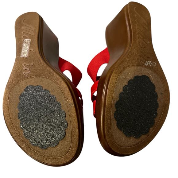 Italian Shoemakers Women's Red Wedge One Stretch and Two Faux Patent Straps 7.5 - Picture 5 of 7